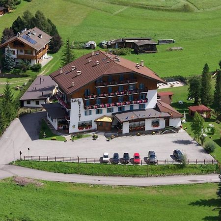 Park Hotel Mater Dei Pozza di Fassa Luaran gambar