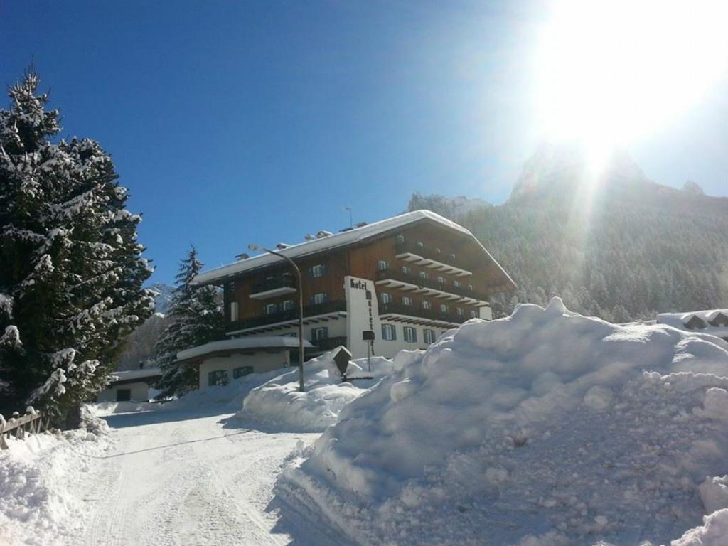 Park Hotel Mater Dei Pozza di Fassa Luaran gambar